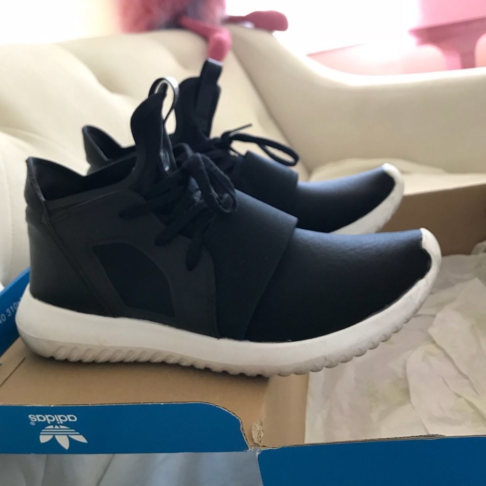Adidas Black Tubular Defiant